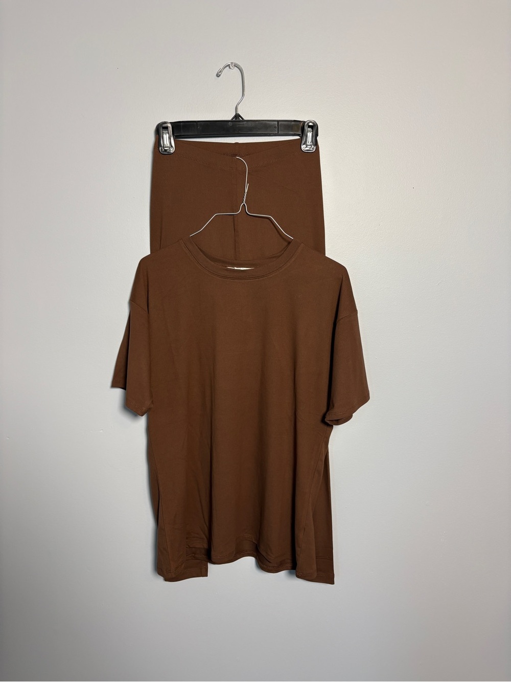 NWOT Zenana Outfitters Brown Short Sleeve Crewneck Tee
